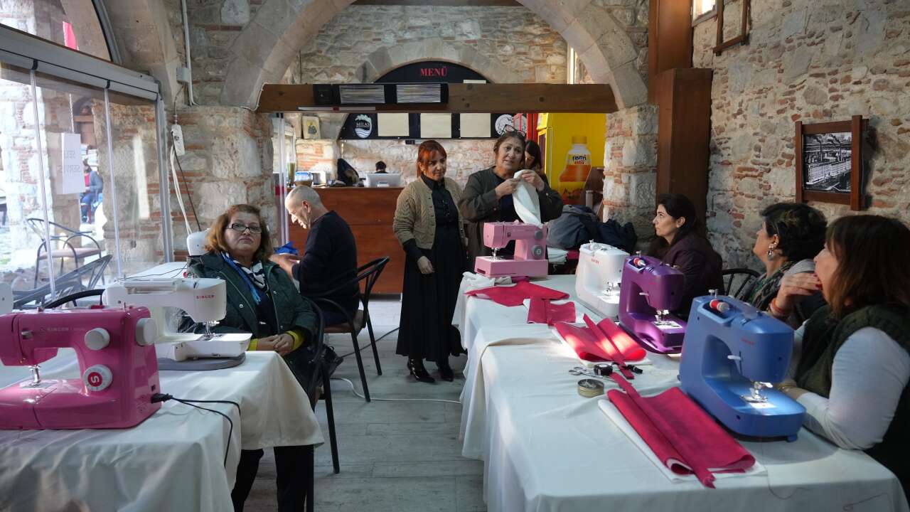 Milas’ta Kadınlardan El Emeği Göz Nuru Çanta Üretimi 3